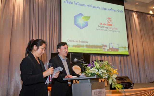 General manager Xue Jian attending a meeting with customers in Thailand